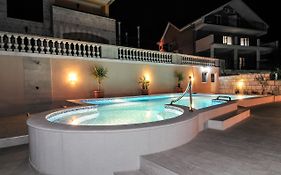 Pontus Luxury Apartments